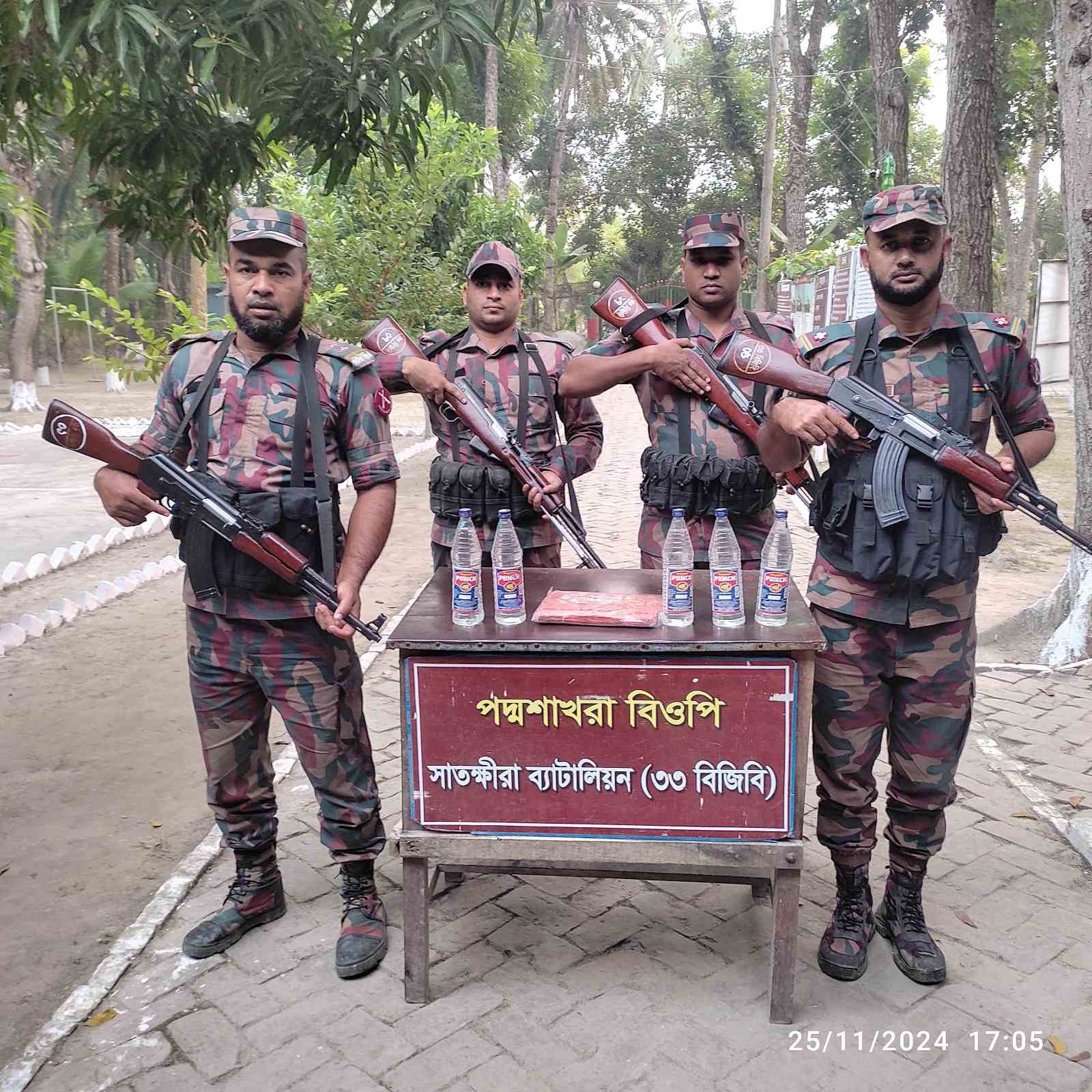 সাতক্ষীরার (৩৩ বিজিবির) পৃথক অভিযান মাদকদ্রব্যসহ প্রায় আট লক্ষ টাকার ভারতীয় মালামাল জব্দ