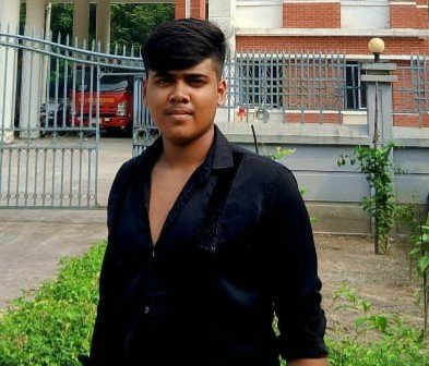 বাগেরহাটের মোল্লাহাটে জমি নিয়ে বিরোধের জেরে রনি মোল্লা(১৬) নামের এক কিশোরকে কুপিয়ে হত্যার করা হয়েছে । নিহতের পরিবার জানায় শুক্রবার ৮ নভেম্বর বিকাল ৪:৩০ ঘটিকায় উপজেলার রাজপাট গ্রামে ৩২ নং রাজপাট সরকারি প্রাথমিক বিদ্যালয়ের বারান্দায় ঘটনাটি ঘটে।