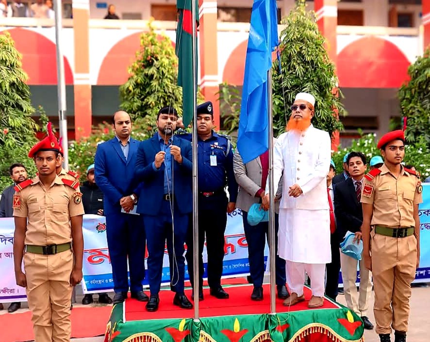 দুর্নীতির বিরুদ্ধে তারুণ্যের একতা গড়বে আগামীর শুদ্ধতা, এই প্রতিপাদ্যকে সামনে রেখে জেলা প্রশাসন,সাতক্ষীরার আয়োজনে ৯ ডিসেম্বর আন্তর্জাতিক দুর্নীতিবিরোধী দিবস উপলক্ষে আনুষ্ঠানিক ভাবে শান্তির প্রতীক বেলুন ও ফেস্টুন উড়িয়ে দিবসটি'র শুভ উদ্বোধন করা হয় এবং কোর্ট চত্তর প্রাঙ্গনে আন্তর্জাতিক দুর্নীতিবিরোধী দিবস উদযাপন উপলক্ষে মানববন্ধন করা হয়।