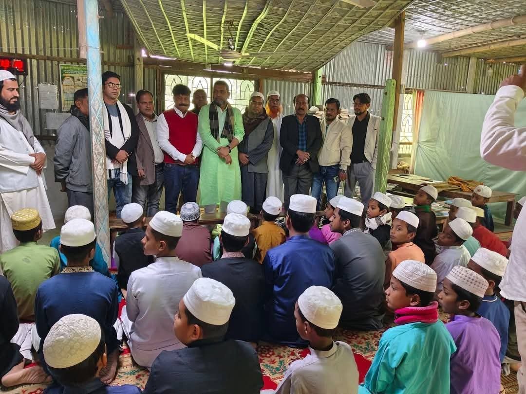 টাঙ্গাইলের মির্জাপুরে ৩১/১২/২০২৪ বিভিন্ন মাদ্রাসায় শীতবস্ত্র বিতরণ করেন বি এন পির জাতীয় নির্বাহী কমিটির সহ সাংস্কৃতিক বিষয় সম্পাদক জননেতা জনাব সাইদুর রহমান সাইদ সোহরাব। তিনিটাঙ্গাইল ৭ মির্জাপুর উপজেলার গ্রাম থেকে গ্রামে সকলের মাঝে জনাব তারেক রহমান এর নির্দেশে সাধারণ মানুষের খোঁজখবর নিচ্ছেন এবং যথাসাধ্য তাদের সার্বিক সহযোগিতা করছেন।