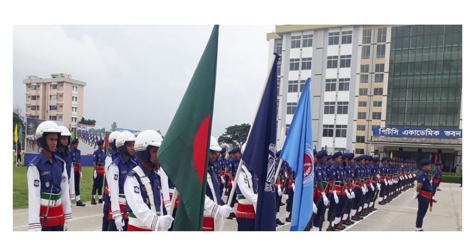 টাঙ্গাইলের মির্জাপুরে মহেড়া পুলিশ ট্রেনিং সেন্টারে প্রশিক্ষণরত ১৪ জন কনস্টবলকে অব্যাহতি দেওয়া হয়েছে। গতকাল বৃহস্পতিবার মহেড়া পুলিশ ট্রেনিং সেন্টারের অতিরিক্ত ডিআইজি মো. মাহফুজুর রহমান স্বক্ষরিত আদেশে এই ১৪ জন কনস্টবলকে অব্যাহতি দেওয়া হয়েছে।