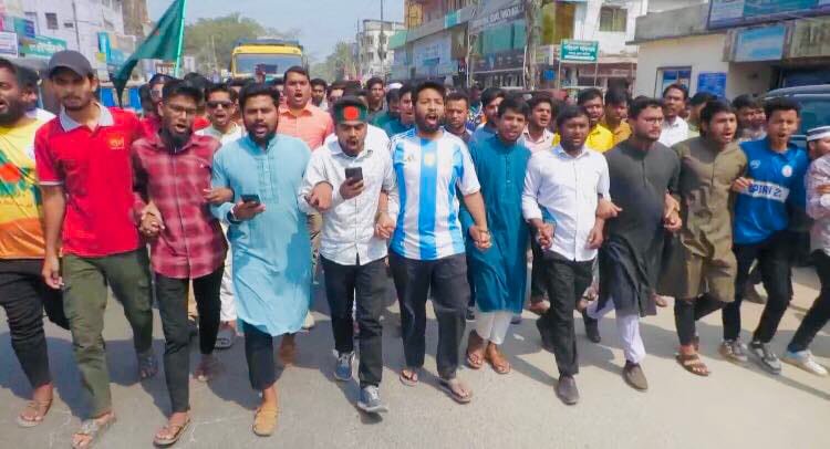 সারাদেশে ধর্ষণের ঘটনায় ধর্ষকের বিচার ও নারীর প্রতি সহিংসতার বিরুদ্ধে পঞ্চগড়ে পৃথক ভাবে বিক্ষোভ মিছিল ও মানববন্ধন করেছে শিক্ষার্থী ও ছাত্রদল।
