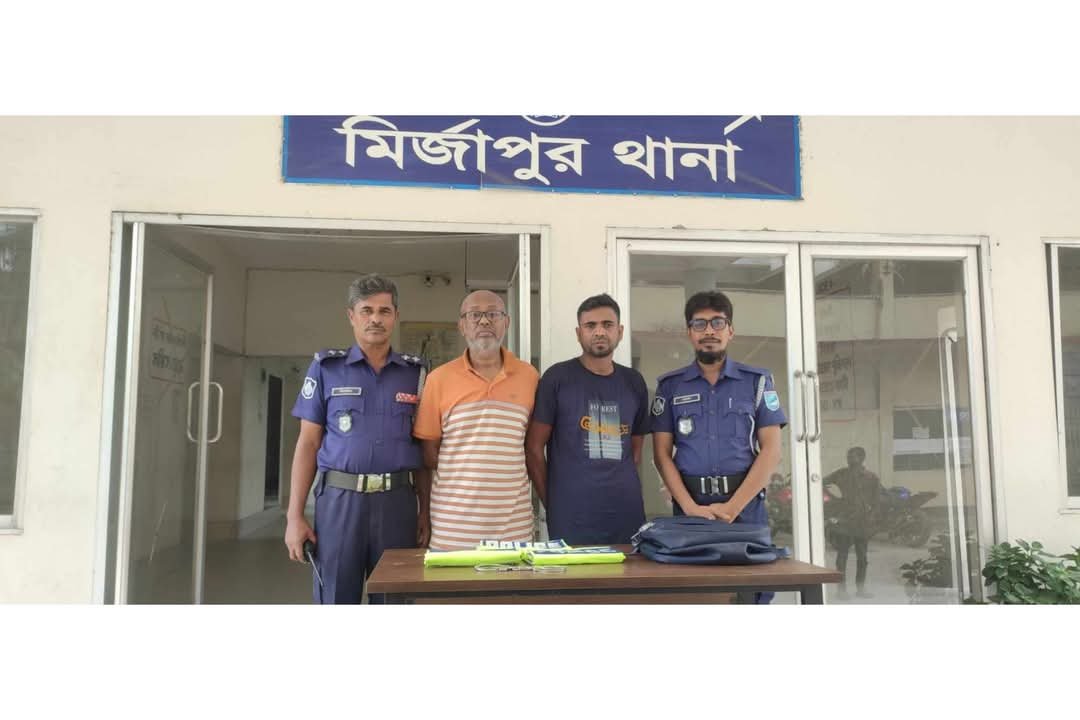 ঢাকা-টাঙ্গাইল মহাসড়কে ভোররাতে রোমাঞ্চকর অভিযান: ডাকাতির সময় ধরা পড়লো দুই ভুয়া পুলিশ!