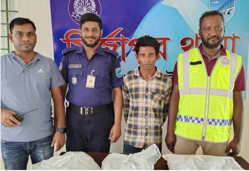 মির্জাপুরে ভোরে পুলিশের অভিযান: ১০ লিটার চোলাই মদসহ মোটরসাইকেল চালক গ্রেফতার