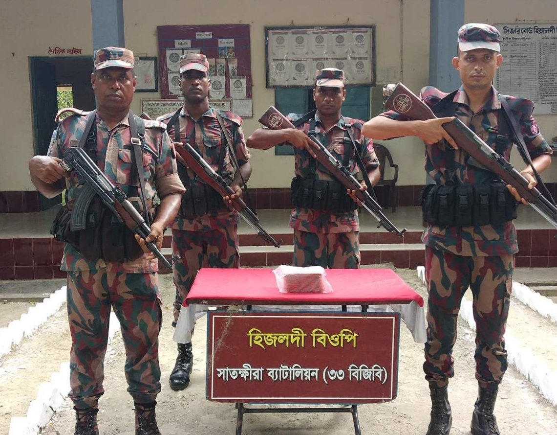 সাতক্ষীরা-কলারোয়া সীমান্তে বড় সাফল্য! সিলডেনাফিল ট্যাবলেটসহ ৮ লাখ টাকার ভারতীয় চোরাচালানি মাল জব্দ