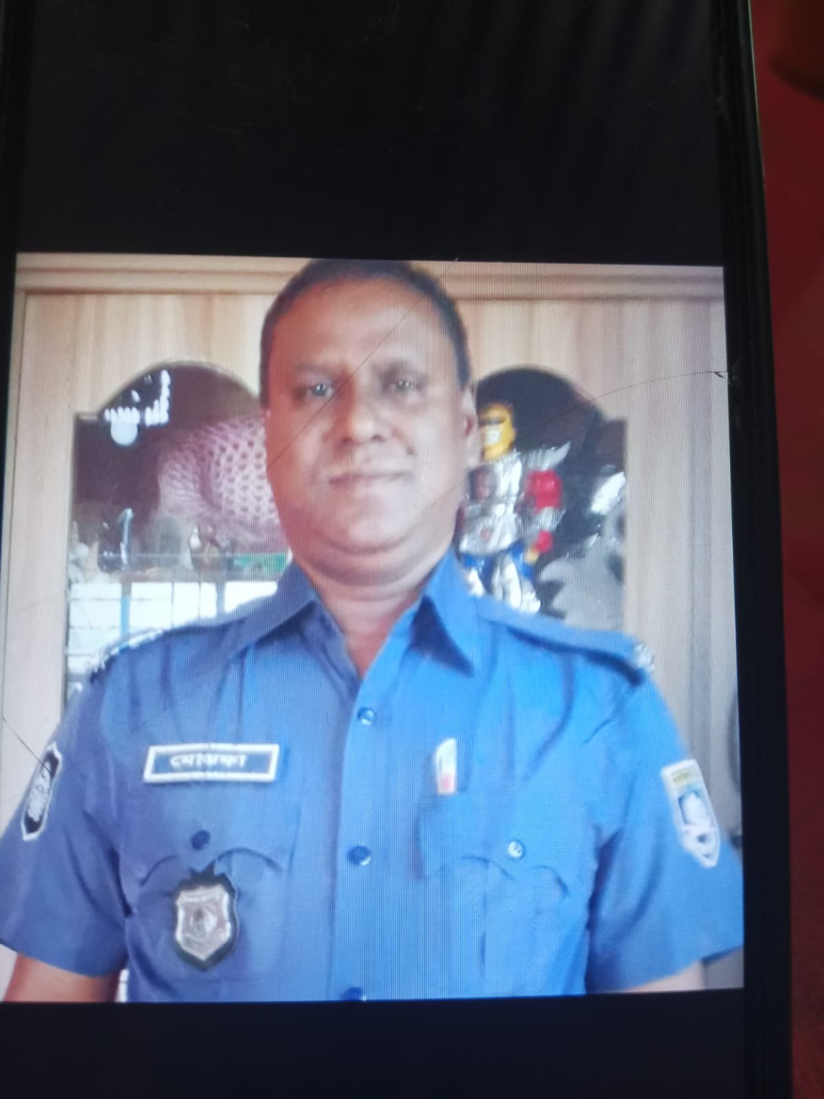 “চাকরির নামে প্রতারণা! কনস্টেবলের বিরুদ্ধে ৯.৫ লক্ষ টাকার ঘুষ নেওয়ার অভিযোগ” ⚖️ (আইন রক্ষকই যদি প্রতারক হন, তবে বিচার কোথায়?)