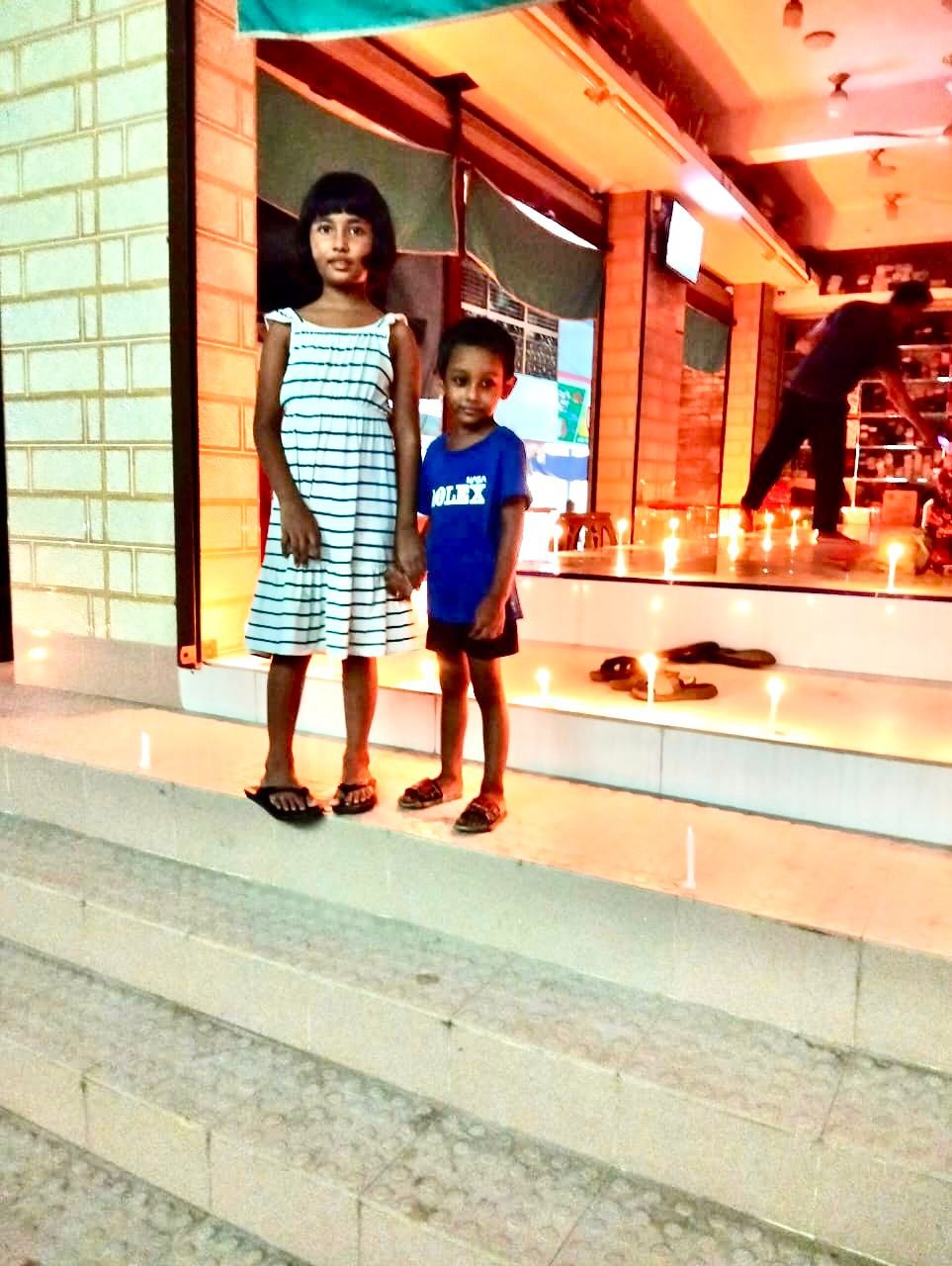 হিন্দু সম্প্রদায়ের অন্যতম প্রধান ধর্মীয় উৎসব শ্রীশ্রী কালীপূজা আজ সোমবার সারা দেশে উৎসবমুখর পরিবেশে উদযাপিত হচ্ছে। বাউফলসহ আশপাশের বিভিন্ন মন্দিরে চলছে দীপাবলির দীপজ্বালন, পূজা ও আরাধনা।