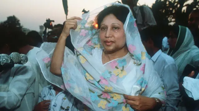 বাংলাদেশের রাজনীতির অন্যতম নক্ষত্রের পতন হয়েছে। আজ মঙ্গলবার (৩০ ডিসেম্বর) ভোর ৬টায় রাজধানীর এভারকেয়ার হাসপাতালে চিকিৎসাধীন অবস্থায় শেষ নিঃশ্বাস ত্যাগ করেছেন