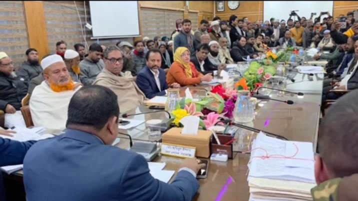 সিরাজগঞ্জ-৬ (শাহজাদপুর) আসনে মনোনয়নপত্র যাচাই-বাছাই শেষে ১০ জন প্রার্থীর মনোনয়ন বৈধ হয়েছে, ৩ জনের বাতিল। বিএনপি প্রার্থী ডঃ এম এ মুহিত সহ বৈধ প্রার্থীরা নির্বাচন প্রস্তুতি শুরু করেছেন। বাতিল প্রার্থীরা আপিল করার সুযোগ পাবেন।”