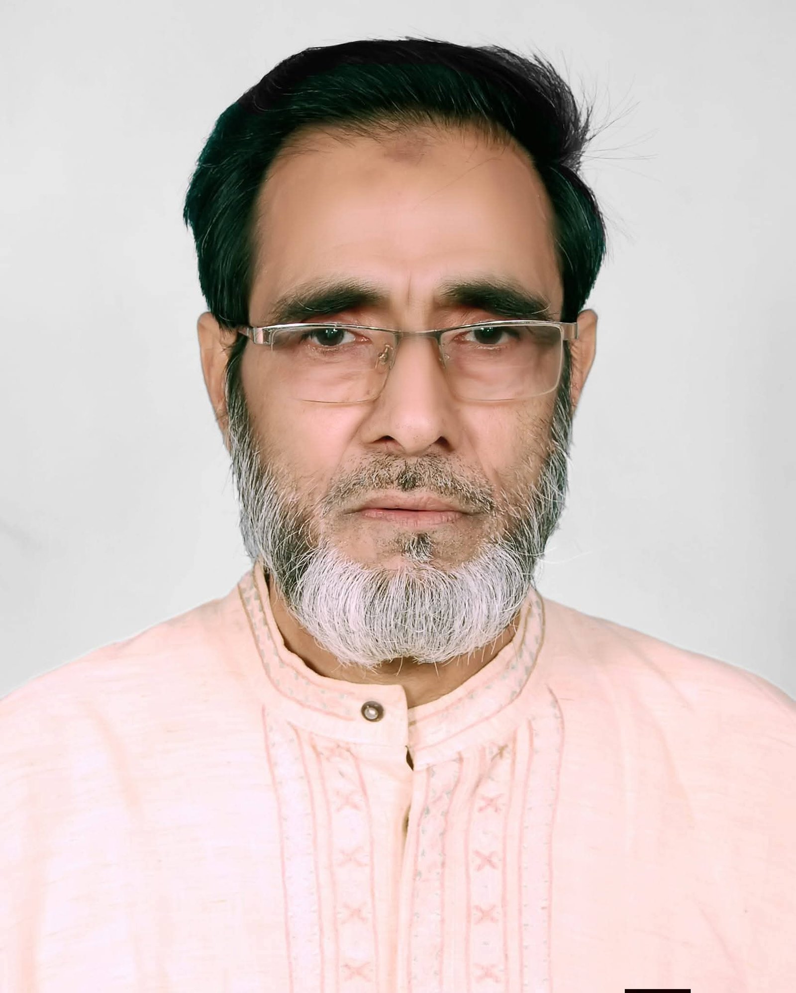 দলীয় শৃঙ্খলা ভঙ্গ ও কেন্দ্রীয় নেতৃত্বের বিরুদ্ধে বিতর্কিত বক্তব্যের দায়ে মানিকগঞ্জ-৩ আসনের স্বতন্ত্র প্রার্থী আতাউর রহমান আতাকে বহিষ্কার করেছে বিএনপি। অ্যাডভোকেট রুহুল কবির রিজভী স্বাক্ষরিত বিজ্ঞপ্তিতে জানানো হয়, বারবার সতর্ক করার পরেও অবস্থান পরিবর্তন না করায় এই কঠোর ব্যবস্থা।