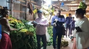 মোংলায় বাজার নিয়ন্ত্রণে প্রশাসনের ঝটিকা অভিযান!