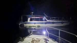 রাতের আঁধারে অবৈধ বালুমহালে প্রশাসনের অভিযান