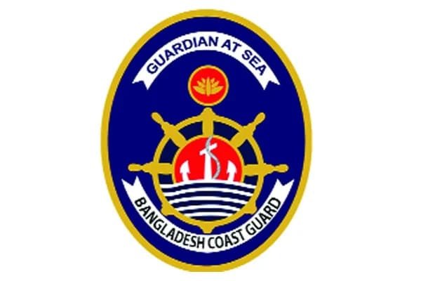 দেশের সমুদ্রসীমা ও উপকূলীয় অঞ্চলে অতন্দ্র প্রহরী হিসেবে দায়িত্ব পালন করে গত এক বছরে অভাবনীয় সাফল্য দেখিয়েছে বাংলাদেশ কোস্টগার্ড। গত ১৮ ফেব্রুয়ারি বাহিনীর এক সংবাদ বিজ্ঞপ্তিতে জানানো হয়, এক বছরে অভিযান চালিয়ে প্রায় ১৭ হাজার ৫১৬ কোটি টাকার অবৈধ পণ্য, মাদক ও নিষিদ্ধ জাল জব্দ করা হয়েছে। বিস্ময়কর তথ্য হলো, কোস্টগার্ডের বার্ষিক বাজেট ৭০০ কোটি টাকা হলেও তাদের অর্জিত সাফল্যের আর্থিক মূল্য বাজেটের চেয়ে প্রায় ২৫ গুণ বেশি।
