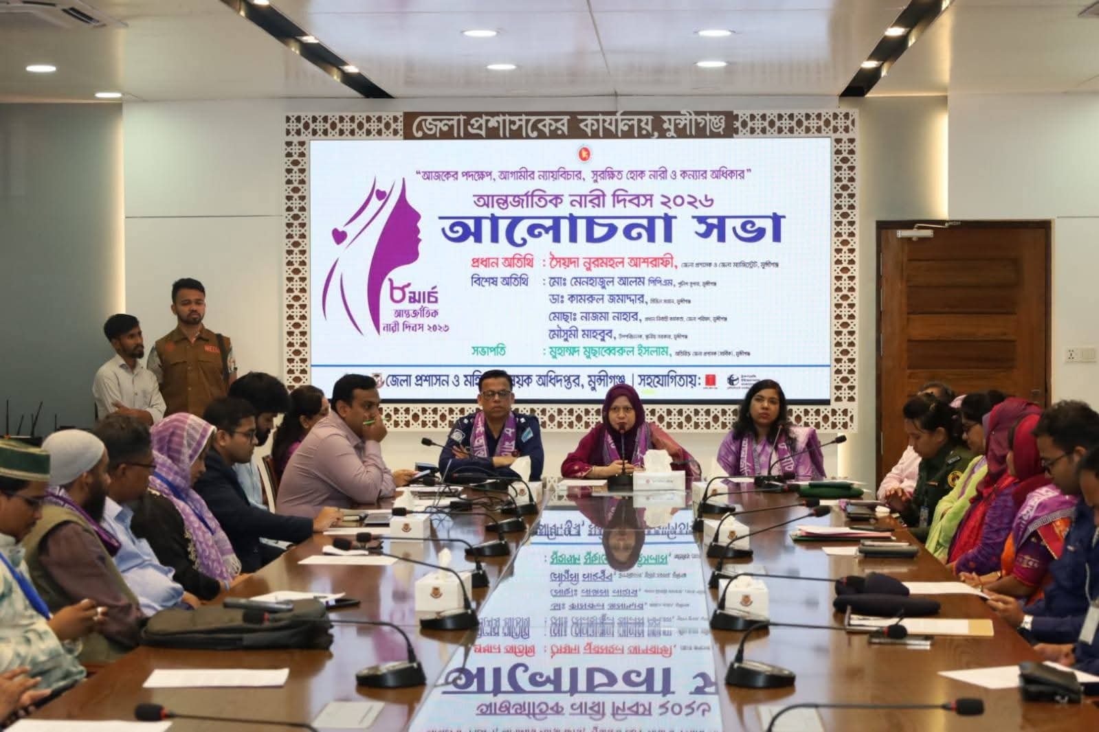 "আজকের পদক্ষেপ, আগামীর ন্যায়বিচার; সুরক্ষিত হোক নারী ও কন্যার অধিকার"—এই দৃপ্ত অঙ্গীকারকে সামনে রেখে মুন্সীগঞ্জে উৎসবমুখর পরিবেশে পালিত হয়েছে আন্তর্জাতিক নারী দিবস ২০২৬। দিবসটি উপলক্ষে জেলা প্রশাসন ও মহিলা বিষয়ক অধিদপ্তরের যৌথ উদ্যোগে নারী উদ্যোক্তা মেলা এবং বিশেষ আলোচনা সভা অনুষ্ঠিত হয়।