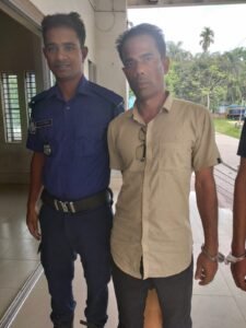 বাউফলে চাঁদাবাজি মামলায় খাদ্যকর্মকর্তা গ্রেফতার